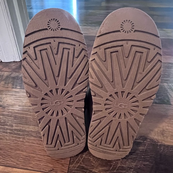 Girl’s UGG Alexey II Boots - Picture 4 of 4